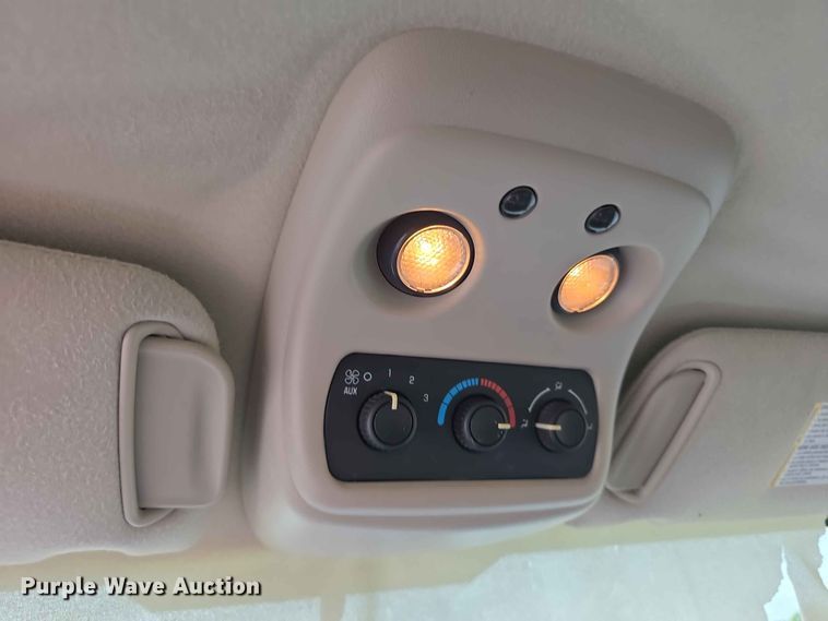 image for item FH6203 2004 Chevrolet Suburban 1500 SUV
