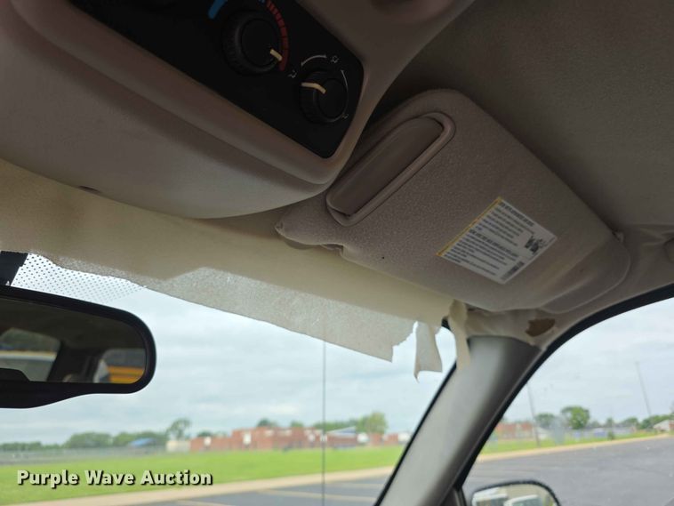 image for item FH6203 2004 Chevrolet Suburban 1500 SUV