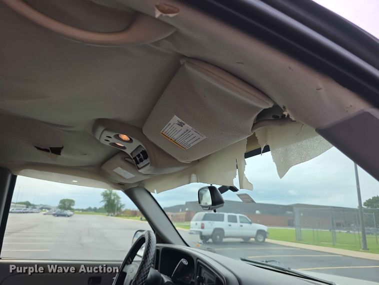 image for item FH6203 2004 Chevrolet Suburban 1500 SUV
