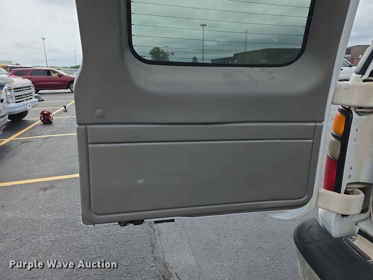 image for item FH6203 2004 Chevrolet Suburban 1500 SUV