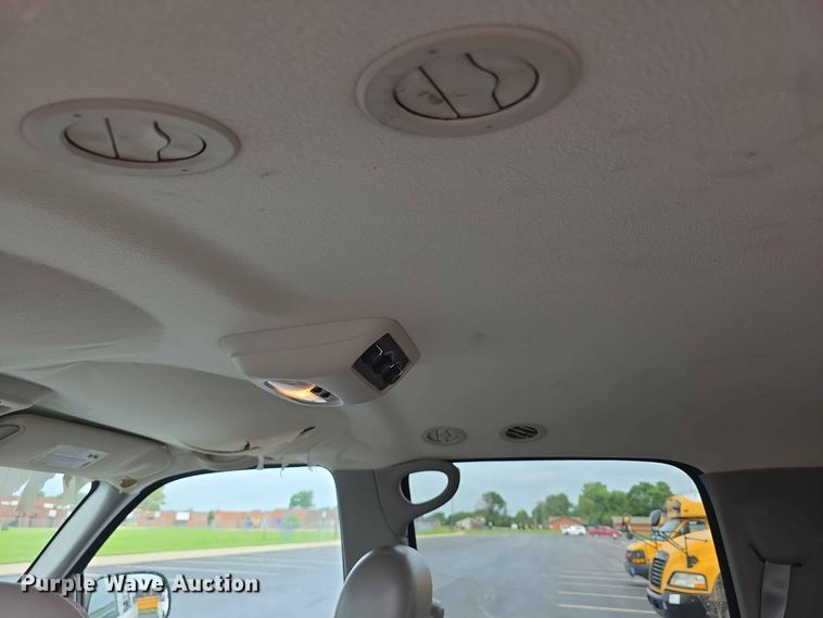 image for item FH6203 2004 Chevrolet Suburban 1500 SUV