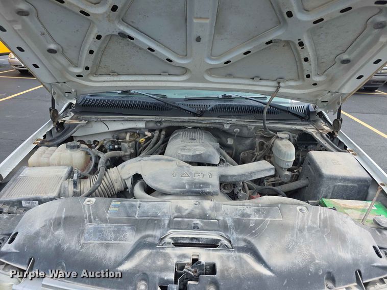 image for item FH6203 2004 Chevrolet Suburban 1500 SUV