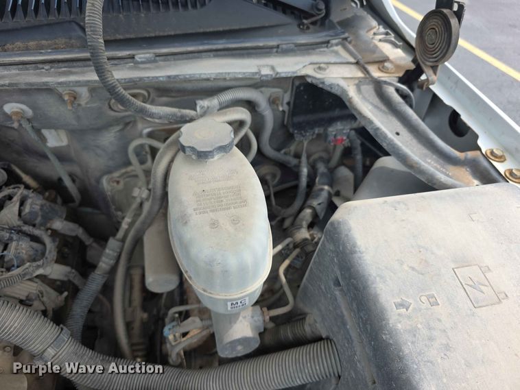 image for item FH6203 2004 Chevrolet Suburban 1500 SUV