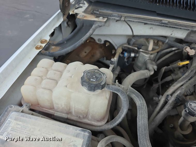 image for item FH6203 2004 Chevrolet Suburban 1500 SUV