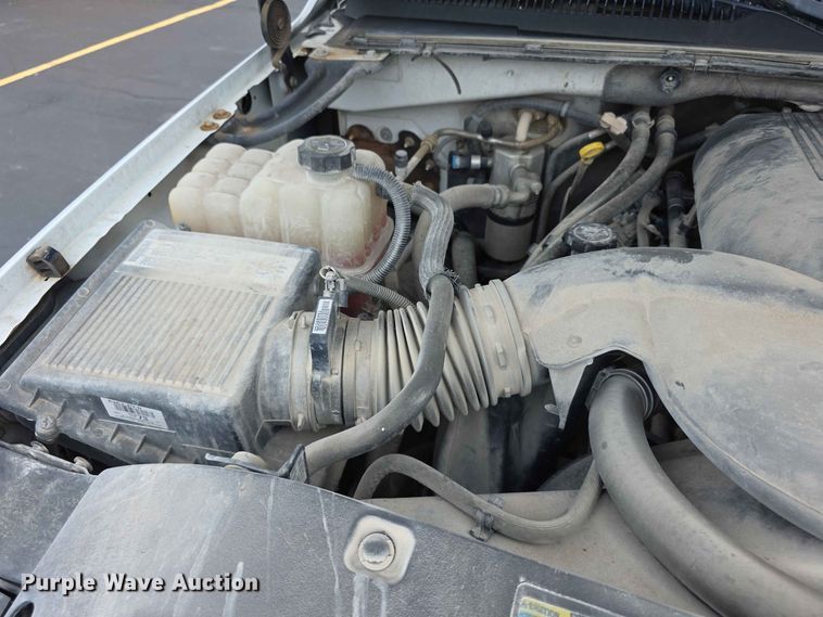 image for item FH6203 2004 Chevrolet Suburban 1500 SUV