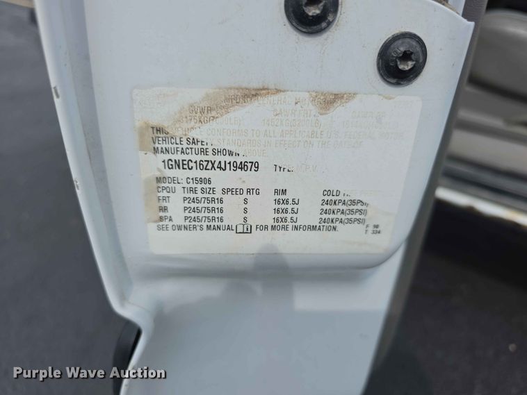 image for item FH6203 2004 Chevrolet Suburban 1500 SUV
