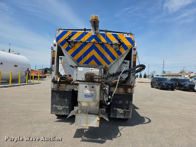 image for item FH6204 2011 Freightliner  M2 Business Class dump truck