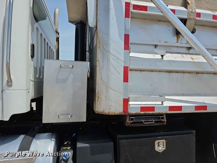 image for item FH6204 2011 Freightliner  M2 Business Class dump truck
