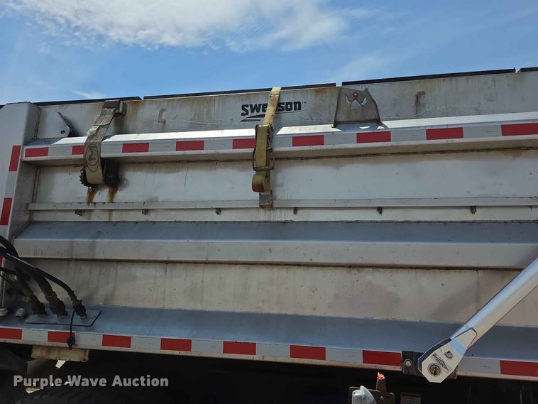 image for item FH6204 2011 Freightliner  M2 Business Class dump truck