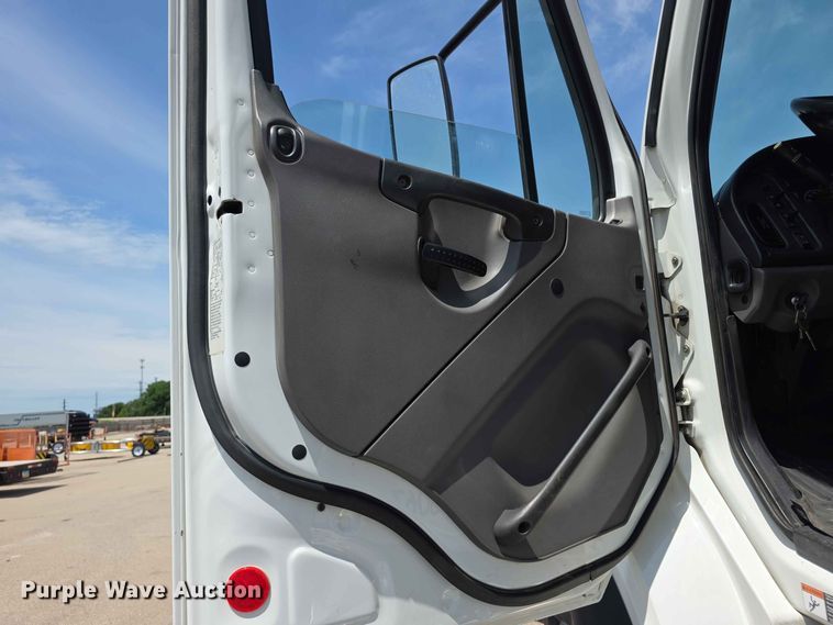 image for item FH6204 2011 Freightliner  M2 Business Class dump truck