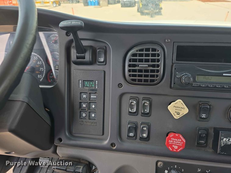 image for item FH6204 2011 Freightliner  M2 Business Class dump truck