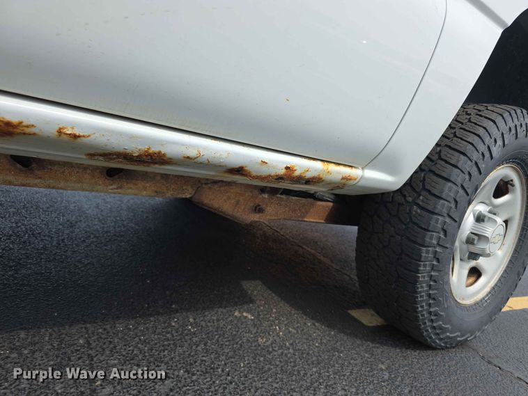 image for item FH6206 2006 Chevrolet Suburban 1500 SUV