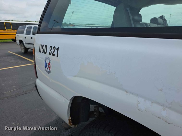 image for item FH6206 2006 Chevrolet Suburban 1500 SUV