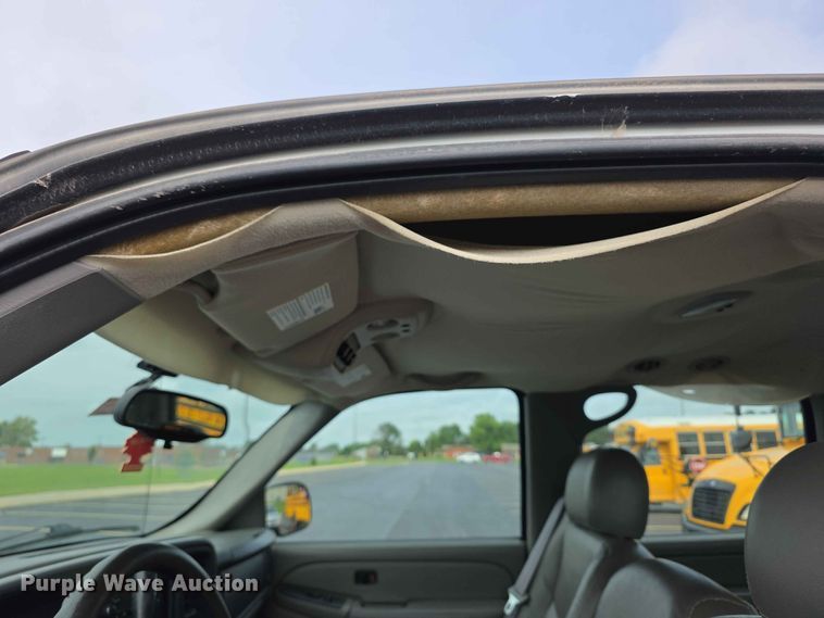 image for item FH6206 2006 Chevrolet Suburban 1500 SUV
