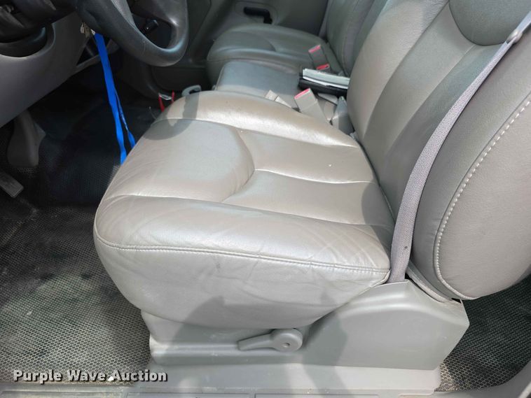 image for item FH6206 2006 Chevrolet Suburban 1500 SUV