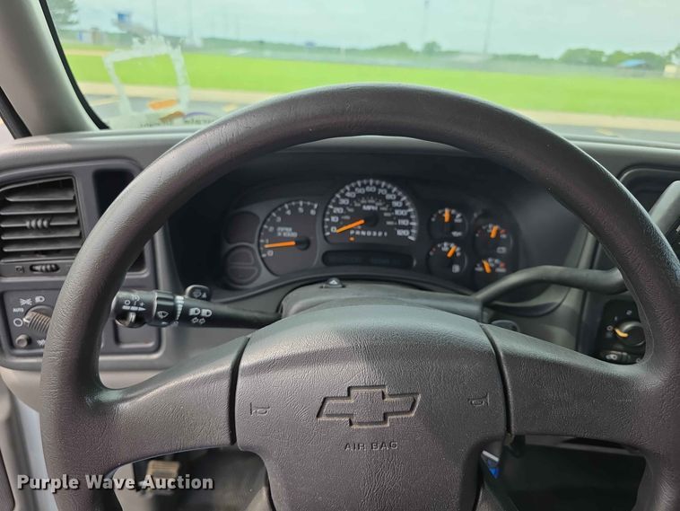 image for item FH6206 2006 Chevrolet Suburban 1500 SUV