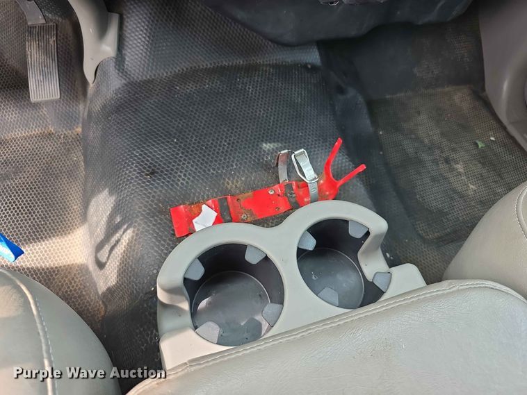 image for item FH6206 2006 Chevrolet Suburban 1500 SUV