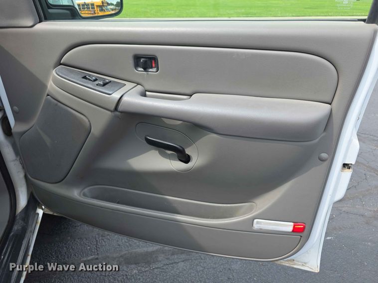 image for item FH6206 2006 Chevrolet Suburban 1500 SUV