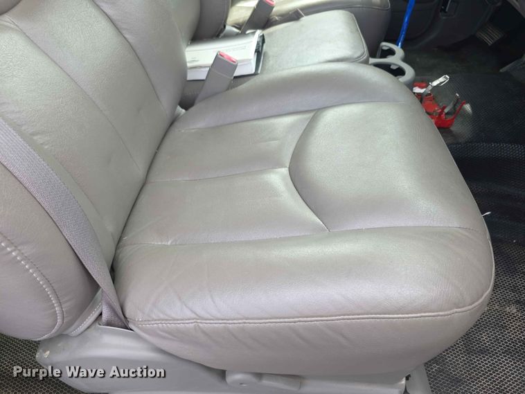 image for item FH6206 2006 Chevrolet Suburban 1500 SUV