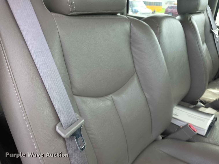 image for item FH6206 2006 Chevrolet Suburban 1500 SUV