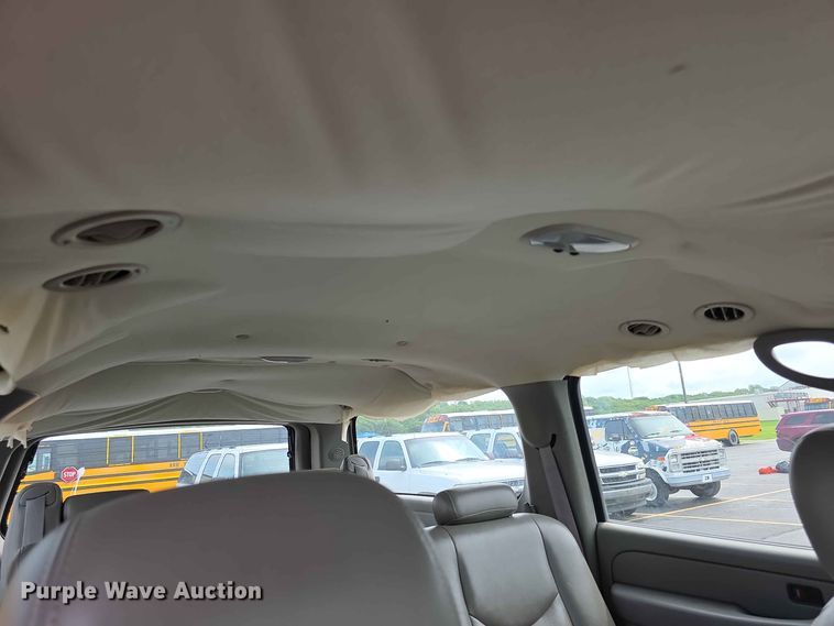 image for item FH6206 2006 Chevrolet Suburban 1500 SUV