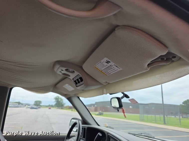 image for item FH6206 2006 Chevrolet Suburban 1500 SUV
