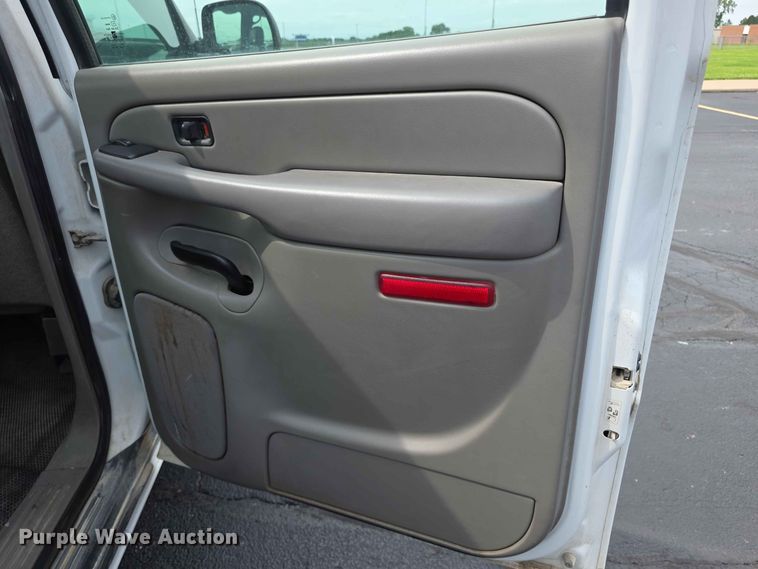 image for item FH6206 2006 Chevrolet Suburban 1500 SUV