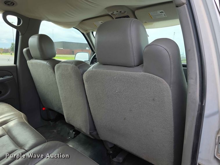 image for item FH6206 2006 Chevrolet Suburban 1500 SUV