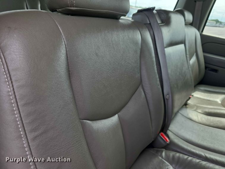 image for item FH6206 2006 Chevrolet Suburban 1500 SUV