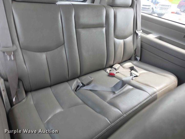 image for item FH6206 2006 Chevrolet Suburban 1500 SUV