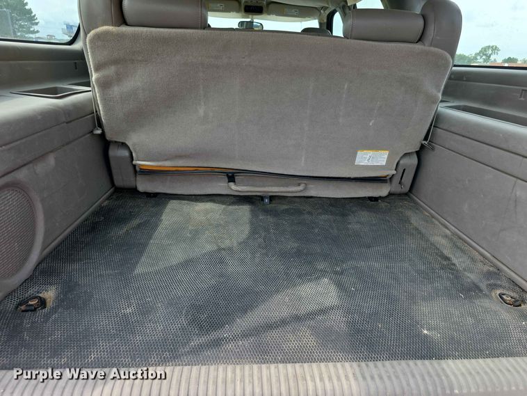 image for item FH6206 2006 Chevrolet Suburban 1500 SUV