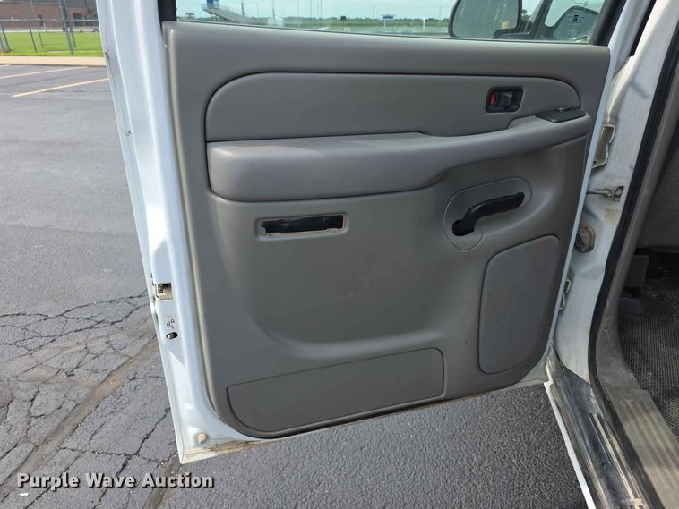 image for item FH6206 2006 Chevrolet Suburban 1500 SUV