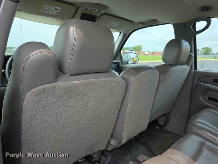 image for item FH6206 2006 Chevrolet Suburban 1500 SUV