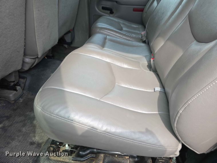 image for item FH6206 2006 Chevrolet Suburban 1500 SUV