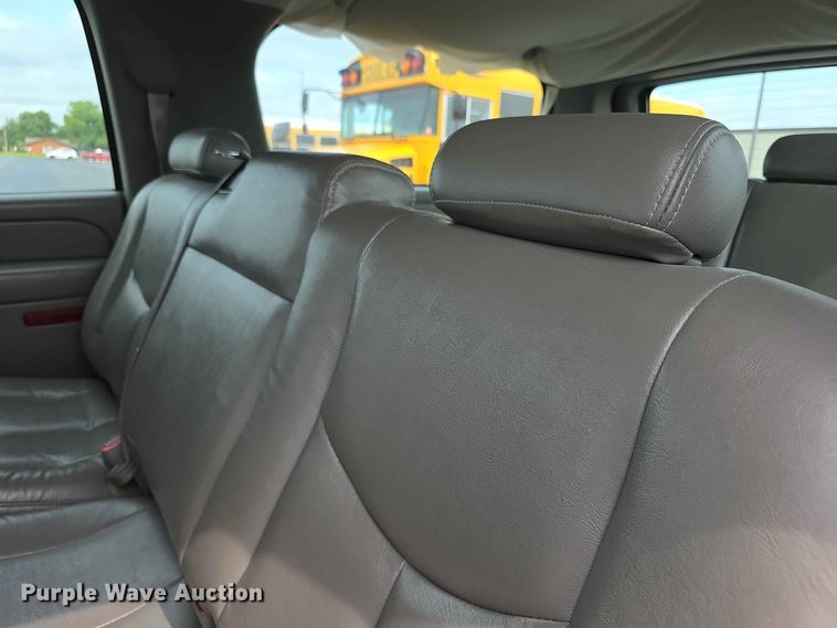 image for item FH6206 2006 Chevrolet Suburban 1500 SUV