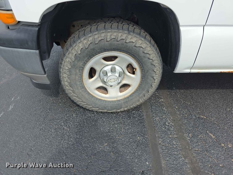 image for item FH6206 2006 Chevrolet Suburban 1500 SUV
