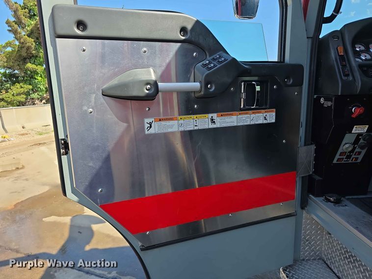 image for item FH6208 2011 Pierce Velocity pumper fire truck