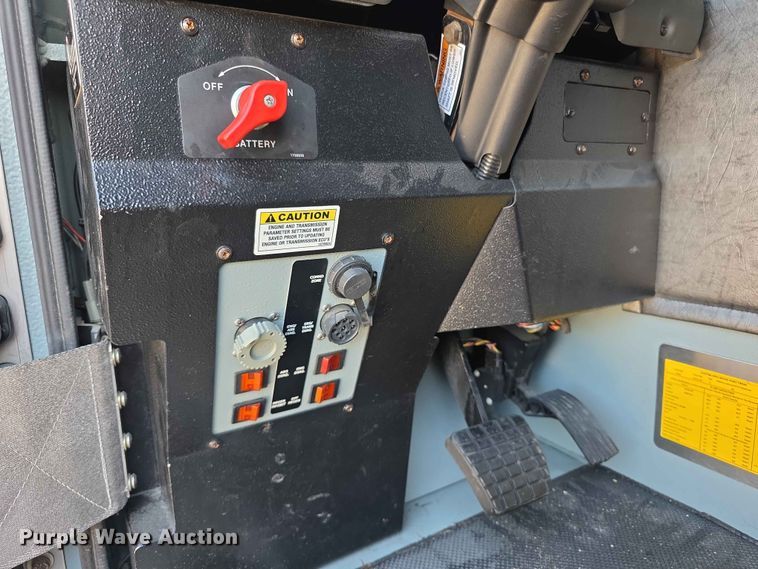 image for item FH6208 2011 Pierce Velocity pumper fire truck