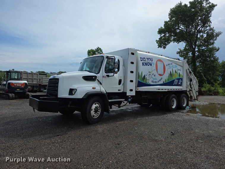 Photo of a 2016 Freightliner 114SD
