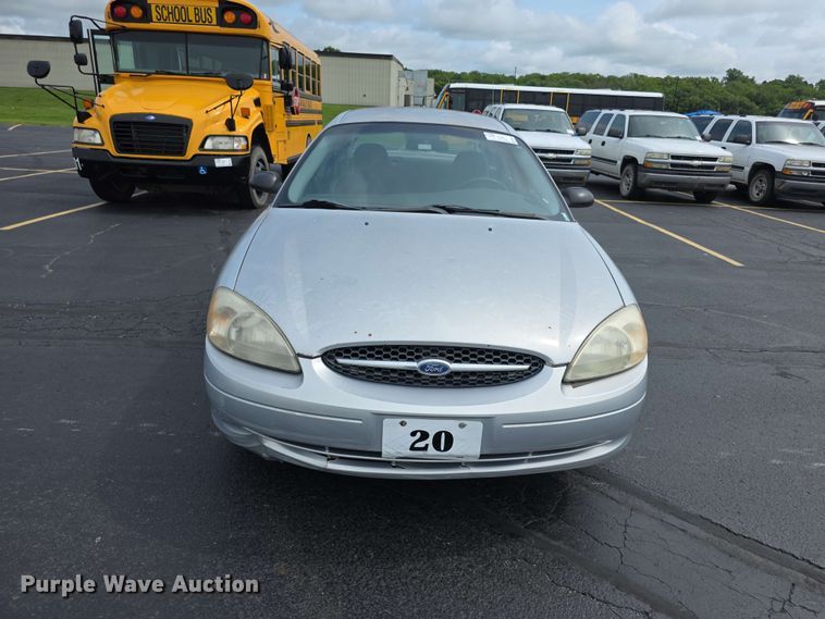 image for item FH6231 2001 Ford Taurus LX 