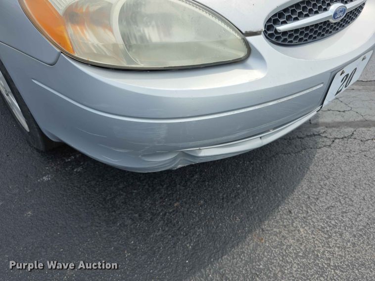 image for item FH6231 2001 Ford Taurus LX 