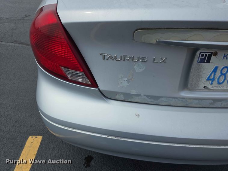 image for item FH6231 2001 Ford Taurus LX 
