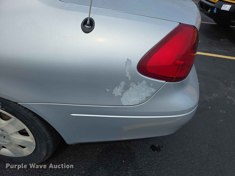image for item FH6231 2001 Ford Taurus LX 