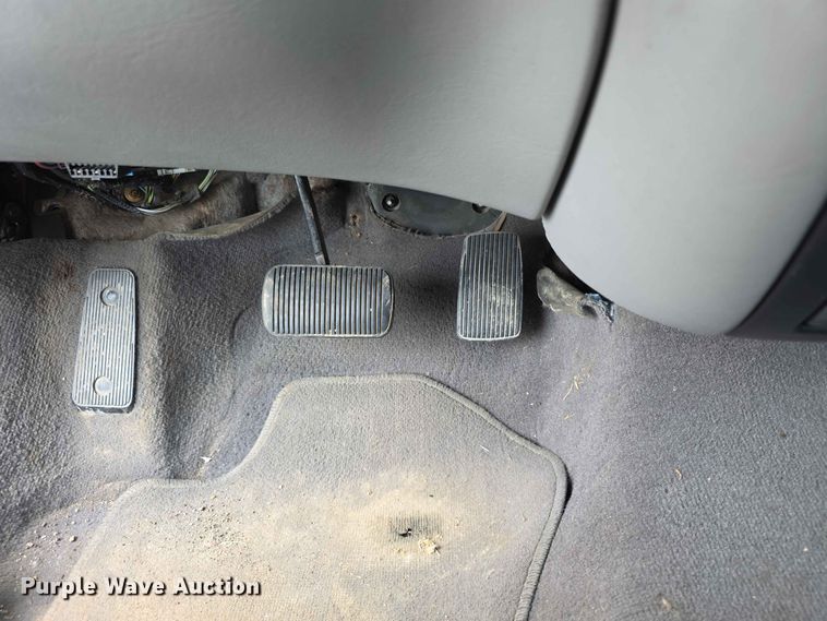 image for item FH6231 2001 Ford Taurus LX 