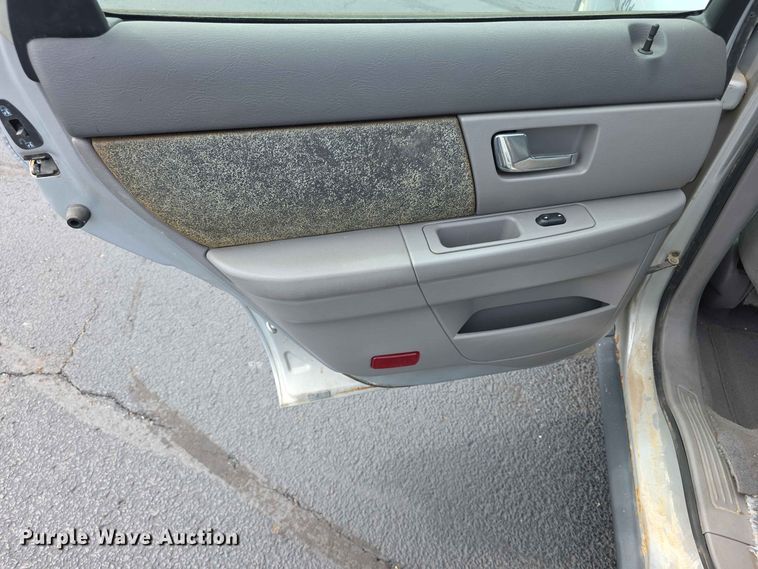image for item FH6231 2001 Ford Taurus LX 