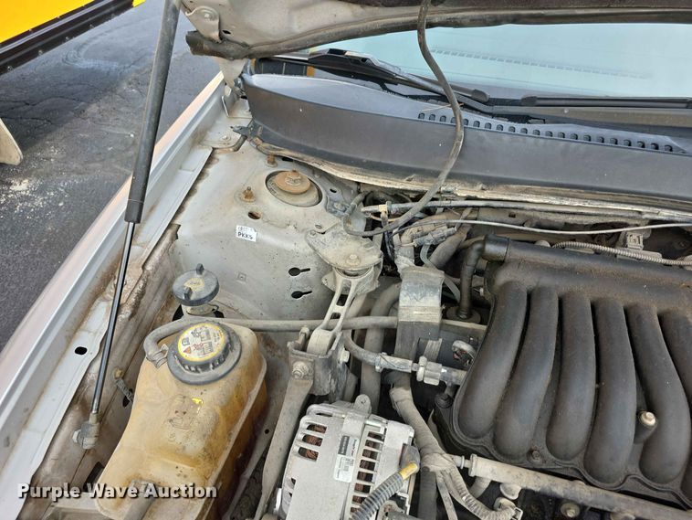 image for item FH6231 2001 Ford Taurus LX 