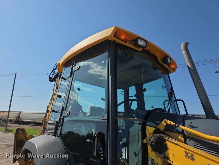 image for item FH6235 2002 John Deere 310SG backhoe