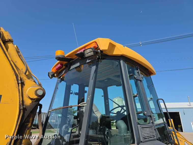 image for item FH6235 2002 John Deere 310SG backhoe