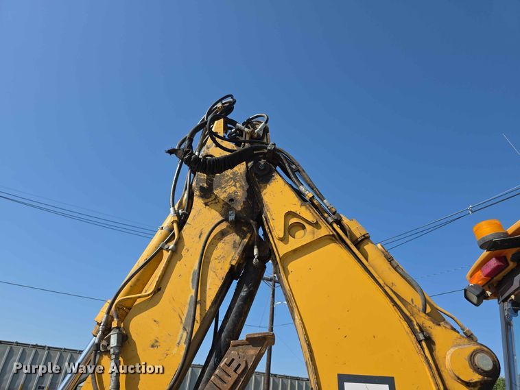 image for item FH6235 2002 John Deere 310SG backhoe