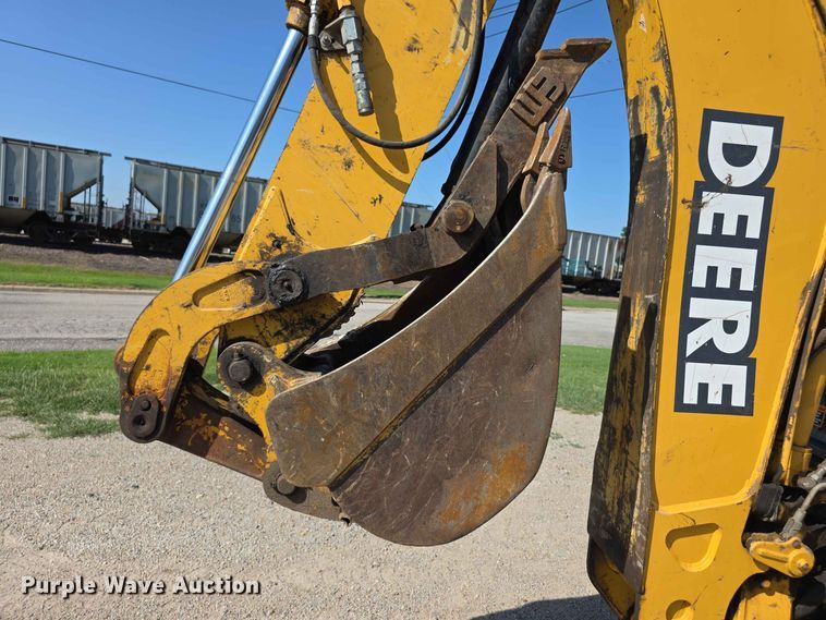 image for item FH6235 2002 John Deere 310SG backhoe
